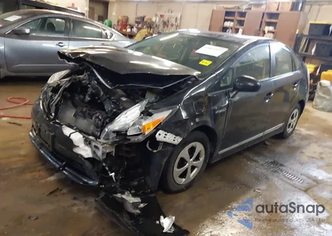 2015 Toyota Prius Two z USA, uszkodzony, nr VIN JTDKN3DU3F0445401